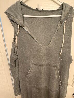VENUS Sleeveless Hooded Tunic in Light Gray